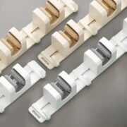 Soporte Organizador Porta Escobas (3 pinzas y 4 ganchos) - Imagen 3